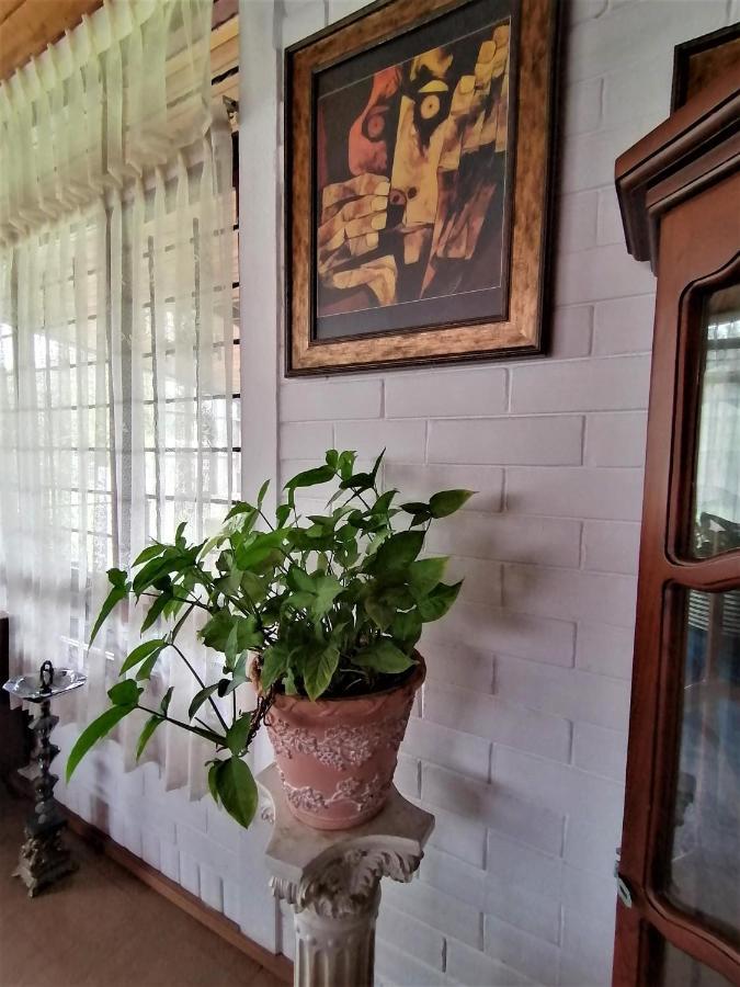 Chester'S B&B Tababela Exterior photo
