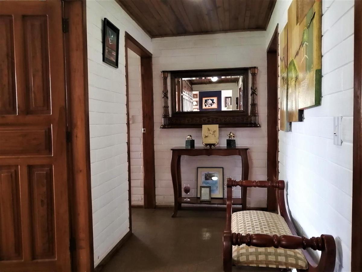 Chester'S B&B Tababela Exterior photo